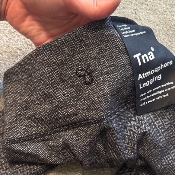 TNA Charcoal Leggings - Picture 4 of 4